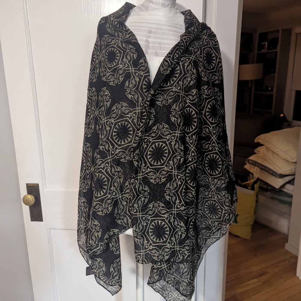 Star Wars Black and Cream Patterned Shawl